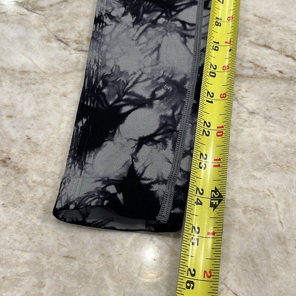 SHEIN Tie Dye Leggings | Black & Grey‎ | Butt-Lifting | Size Small - Picture 3 of 7